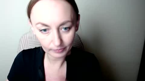 Lia online show from January 16, 2026, 1:15 pm