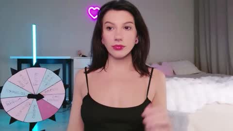 Lia online show from December 2, 2025, 4:24 pm