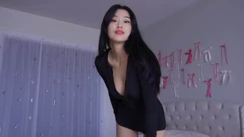 Snapshot of liavee chatting on May 17, 2026, 2:42 am Lia online show from May 17, 2026, 2:42 am