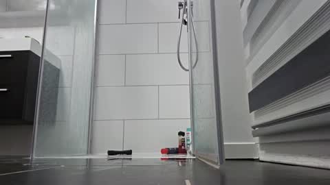 lickystrike1986 online show from December 26, 2024, 4:04 pm