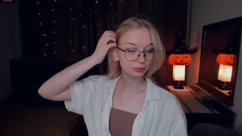 Snapshot of lidiaklemencic chatting on October 29, 2025, 7:37 pm Ann online show from October 29, 2025, 7:37 pm