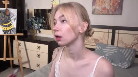 Snapshot of lidiaklemencic chatting on November 26, 2025, 7:04 pm Ann online show from November 26, 2025, 7:04 pm