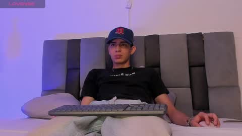 Snapshot of light_eyes_ chatting on June 20, 2026, 6:11 pm Jhonatan online show from June 20, 2026, 6:11 pm