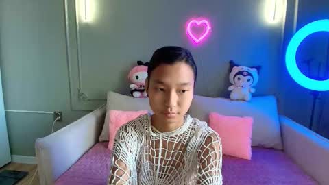 Lihn Pham online show from November 30, 2025, 3:32 am