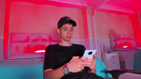 L I I A M online show from February 7, 2025, 2:40 am