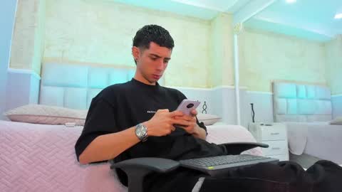 L I I A M online show from February 28, 2025, 12:09 pm