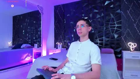 L I I A M online show from September 12, 2025, 9:59 pm