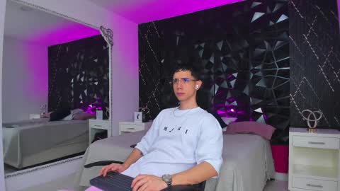 L I I A M online show from September 14, 2025, 5:12 pm