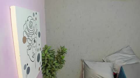 Snapshot of liil_miia chatting on May 4, 2026, 7:10 pm Miia online show from May 4, 2026, 7:10 pm