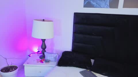 liilithstone online show from February 6, 2026, 1:14 pm