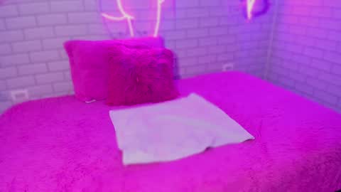 LIILY online show from December 21, 2024, 11:45 pm