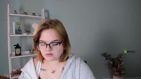 Snapshot of lika_pop chatting on November 15, 2025, 9:50 am lika_pop online show from November 15, 2025, 9:50 am