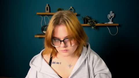 lika_pop online show from November 24, 2025, 7:35 pm