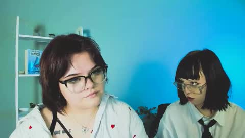 lika_pop online show from December 2, 2025, 7:42 pm