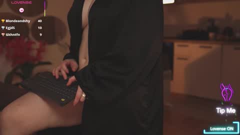 likaaberry online show from October 28, 2025, 3:14 pm