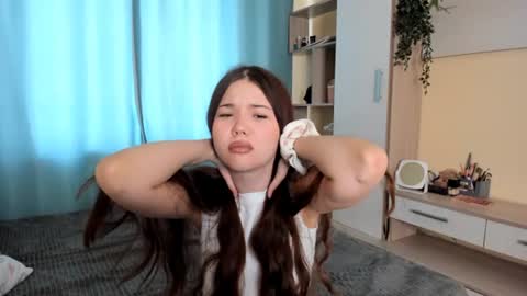 Snapshot of lil_amyy chatting on June 25, 2026, 7:57 am a little nervous to tell call me Vi online show from June 25, 2026, 7:57 am