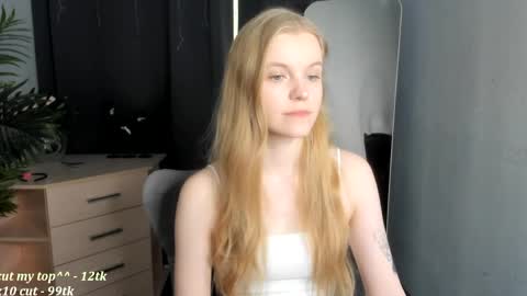 Snapshot of lil_cookie_monster chatting on April 18, 2026, 11:14 am Erica online show from April 18, 2026, 11:14 am
