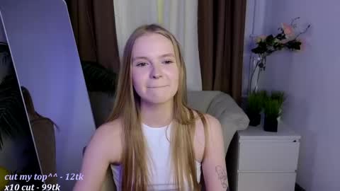 Snapshot of lil_cookie_monster chatting on April 30, 2026, 1:28 pm Erica online show from April 30, 2026, 1:28 pm