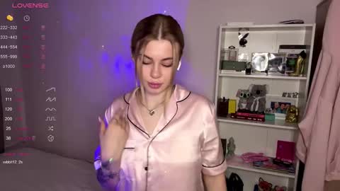 Snapshot of lil_elisa chatting on November 3, 2025, 9:10 am Elisa  online show from November 3, 2025, 9:10 am