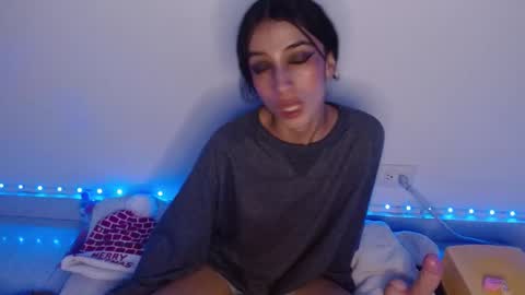 Snapshot of lil_lisaa chatting on December 17, 2024, 5:40 am Lisaa online show from December 17, 2024, 5:40 am