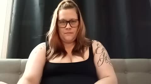 Snapshot of lil_nelli8 chatting on October 4, 2025, 6:44 am lil_nelli8 online show from October 4, 2025, 6:44 am