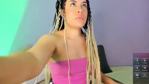 Snapshot of lil_swaay chatting on February 10, 2025, 3:35 am Lola online show from February 10, 2025, 3:35 am