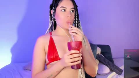 Snapshot of lil_swaay chatting on February 11, 2025, 1:10 am Lola online show from February 11, 2025, 1:10 am