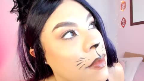 Snapshot of lil_swaay chatting on October 31, 2025, 11:50 pm Lola online show from October 31, 2025, 11:50 pm