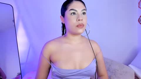 Snapshot of lil_swaay chatting on November 8, 2025, 2:01 am Lola online show from November 8, 2025, 2:01 am