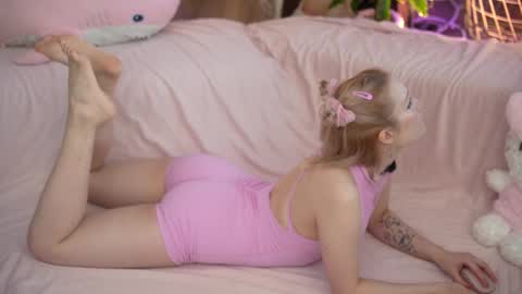 Rina  online show from November 21, 2025, 7:45 pm