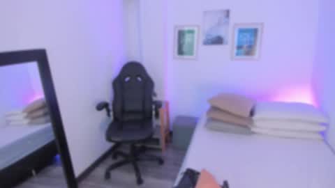 Snapshot of lila_cohen chatting on October 27, 2025, 3:54 am L I L A online show from October 27, 2025, 3:54 am