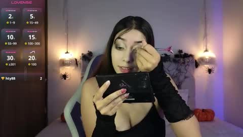 lila_min online show from October 4, 2025, 2:37 pm