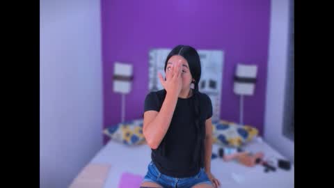 Snapshot of lila_pinky chatting on November 11, 2025, 1:00 pm L I L A online show from November 11, 2025, 1:00 pm