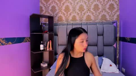 Snapshot of lila_pinky chatting on November 25, 2025, 12:16 pm L I L A online show from November 25, 2025, 12:16 pm