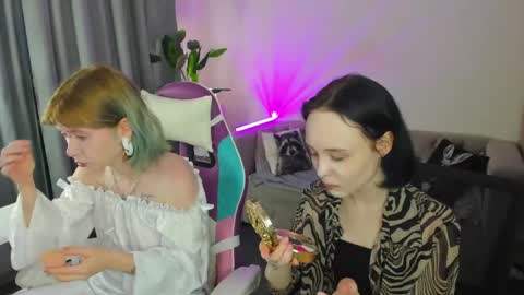 Snapshot of lilac_muse chatting on June 7, 2026, 2:59 am Lili online show from June 7, 2026, 2:59 am