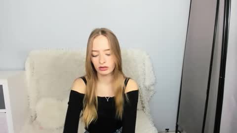 Snapshot of liladesire chatting on November 17, 2025, 5:08 pm LiliaDesire online show from November 17, 2025, 5:08 pm