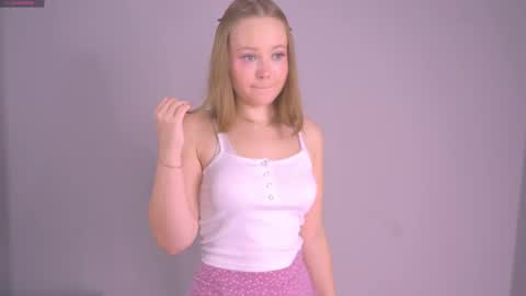 Snapshot of lilahhn chatting on November 9, 2025, 3:10 pm Sofi online show from November 9, 2025, 3:10 pm