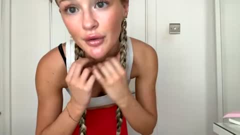 Snapshot of lilaxoxox chatting on June 26, 2026, 2:10 pm Lila online show from June 26, 2026, 2:10 pm
