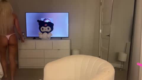 Snapshot of lilbbyliv chatting on September 17, 2025, 2:02 am lilbbyliv online show from September 17, 2025, 2:02 am