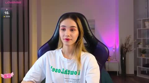 Hi im Yuki online show from November 13, 2025, 10:03 am