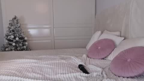 Emily  online show from December 18, 2024, 8:20 am