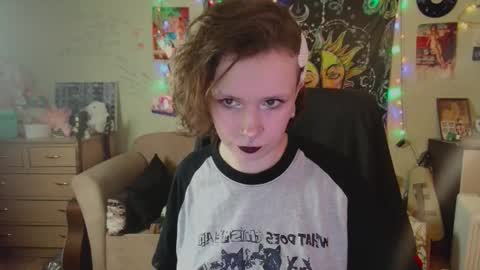 Lil online show from September 19, 2025, 10:27 am