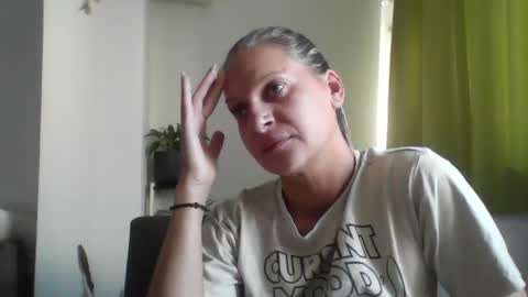 Snapshot of lilhearta chatting on June 15, 2026, 3:47 pm Andreea online show from June 15, 2026, 3:47 pm