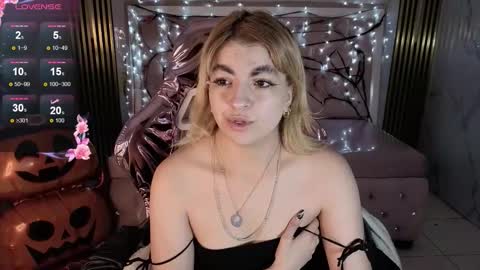 Lili online show from October 22, 2025, 3:29 am