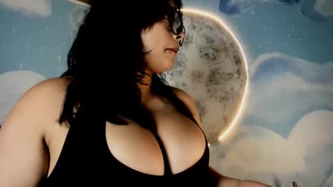 Lili  online show from April 16, 2026, 7:14 pm