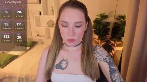 Lily online show from November 20, 2025, 1:28 am