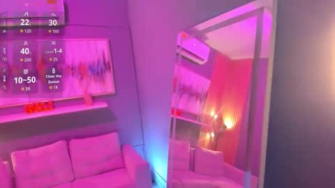 holis soy lily chang no olvides el pulgar arriba es muy importante para mi 3 independent model online show from February 23, 2026, 7:55 pm