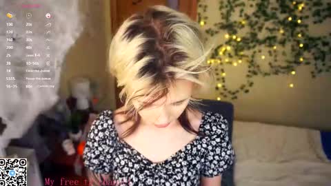 Snapshot of liliandaniels chatting on November 5, 2025, 6:24 am Lilian online show from November 5, 2025, 6:24 am