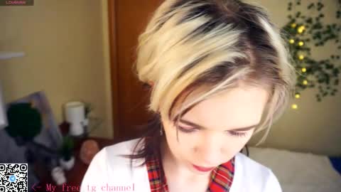 Snapshot of liliandaniels chatting on November 13, 2025, 6:45 am Lilian online show from November 13, 2025, 6:45 am