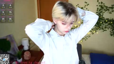 Snapshot of liliandaniels chatting on December 16, 2025, 8:19 am Lilian online show from December 16, 2025, 8:19 am